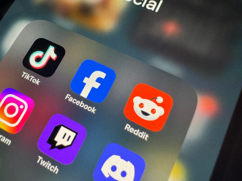 What Are the Limitations of BetterDiscord for Viewing Deleted Messages?