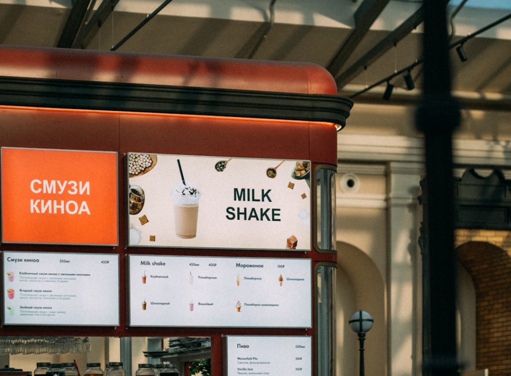 5 Digital Menu Board Apps Like ScreenCloud That Help Restaurants Update Menus Instantly