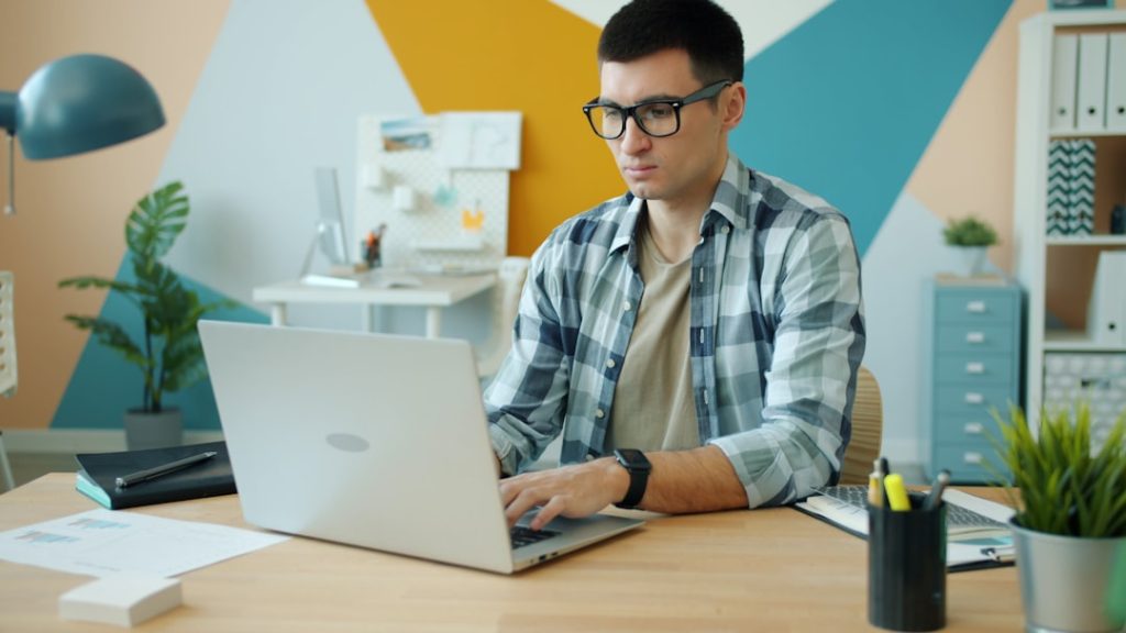 Best VoIP Phone Systems for Small Offices: Zoom Phone vs 8×8 for Business Calling