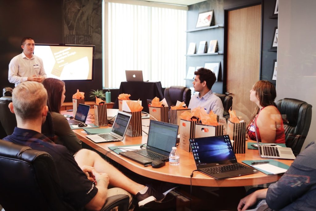 How to Close a Deal: 9 Sales Closing Techniques That Work