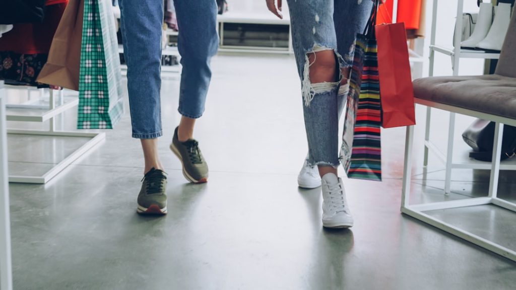 Net Sales vs Gross Sales: Key Differences, Formulas, and Examples