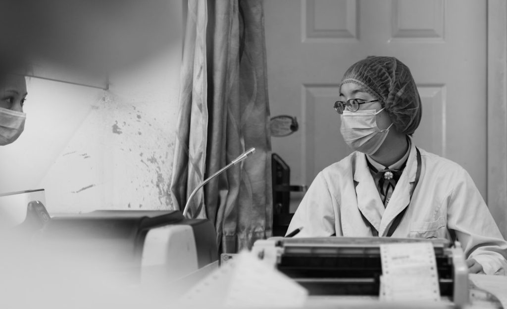 Healthcare Speech Recognition: DeepScribe vs Nabla and Other Tools for Clinical Documentation